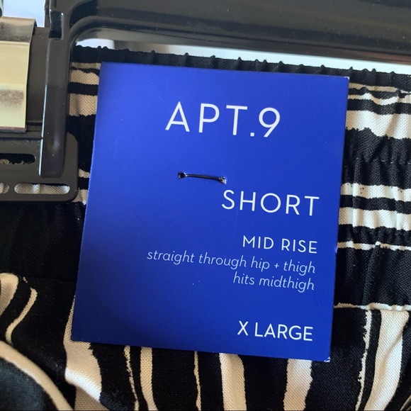 Striped shorts - Picture 5 of 8